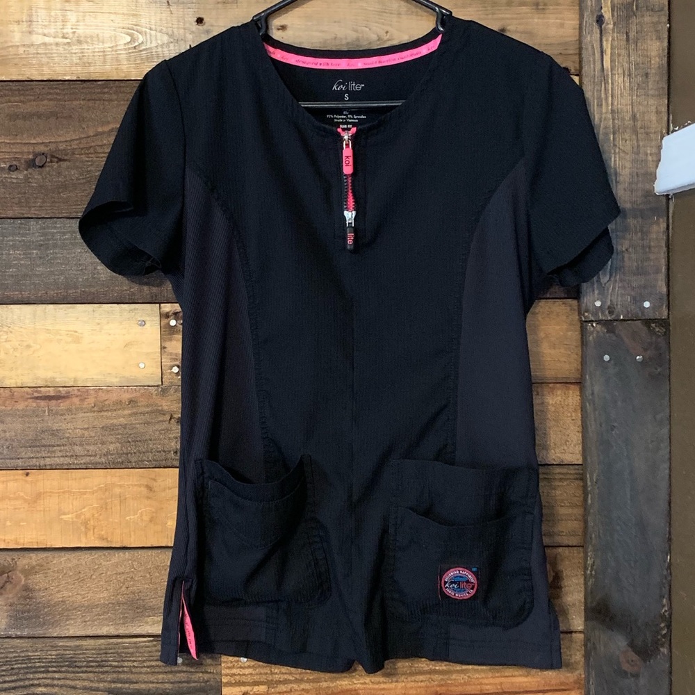 Koi Lite scrub top